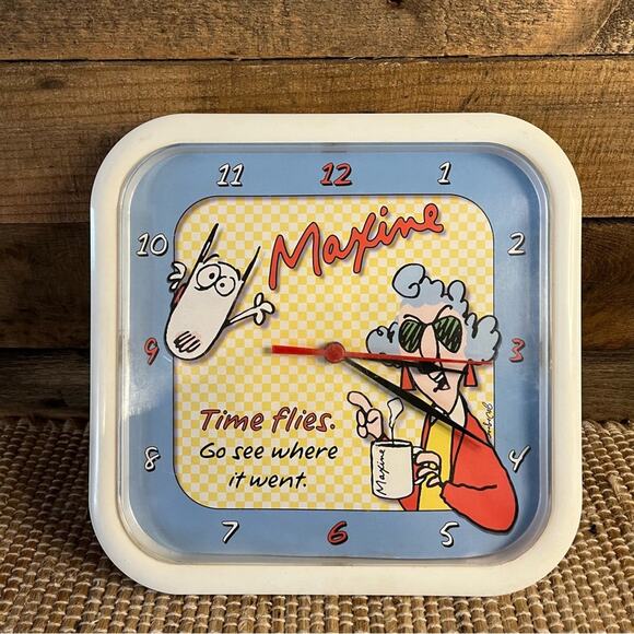 Hallmark Maxine Clock - Picture 1 of 7